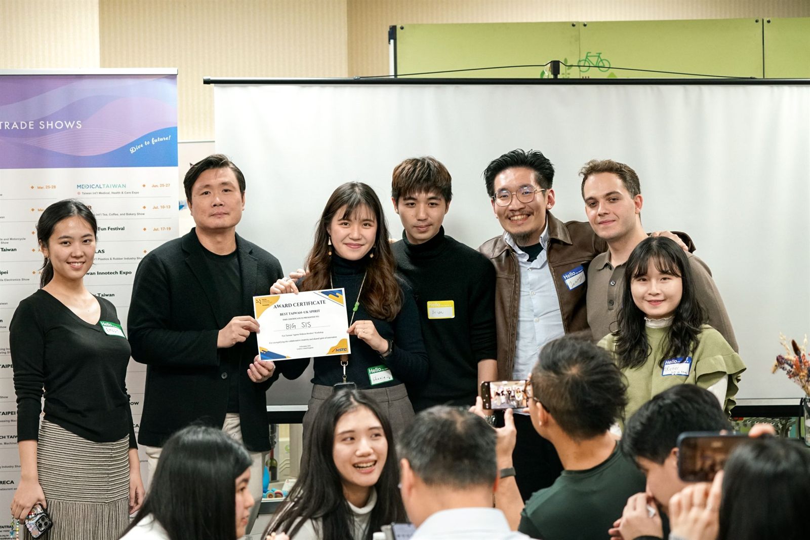 A team receiving the Best Taiwan–UK Spirit award