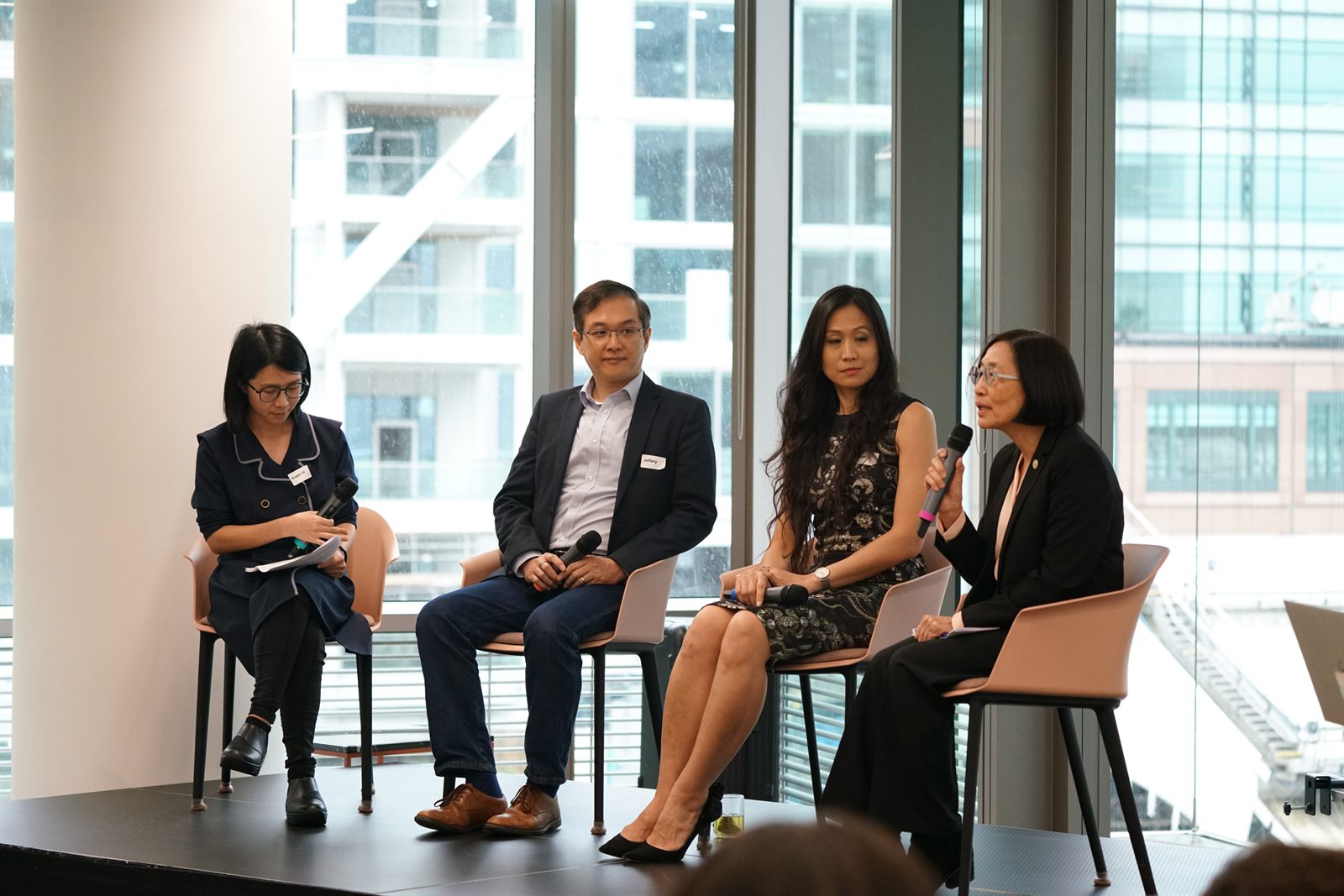 Panel 2 on stage with moderator Lin Kuan-yi and panellists, with Cathy Weng joining online